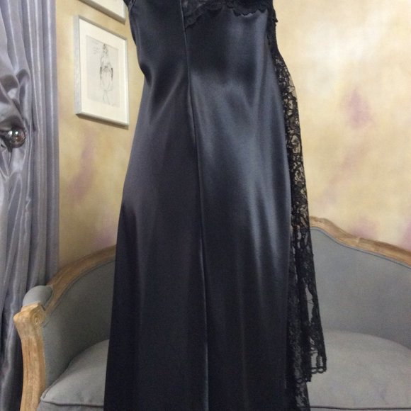 Luxury black satin and lace beaded negligee, size M, like new! - Picture 8 of 9